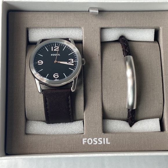 NWT Fossil Watch -Please See Pictures.. Mother and Father day Grab - Picture 3 of 7